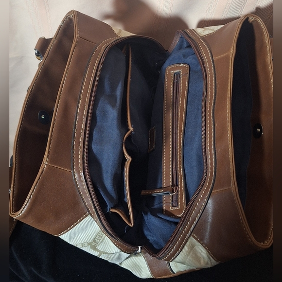 CHAPS Tan and Cream Shoulder Bag - Picture 6 of 9